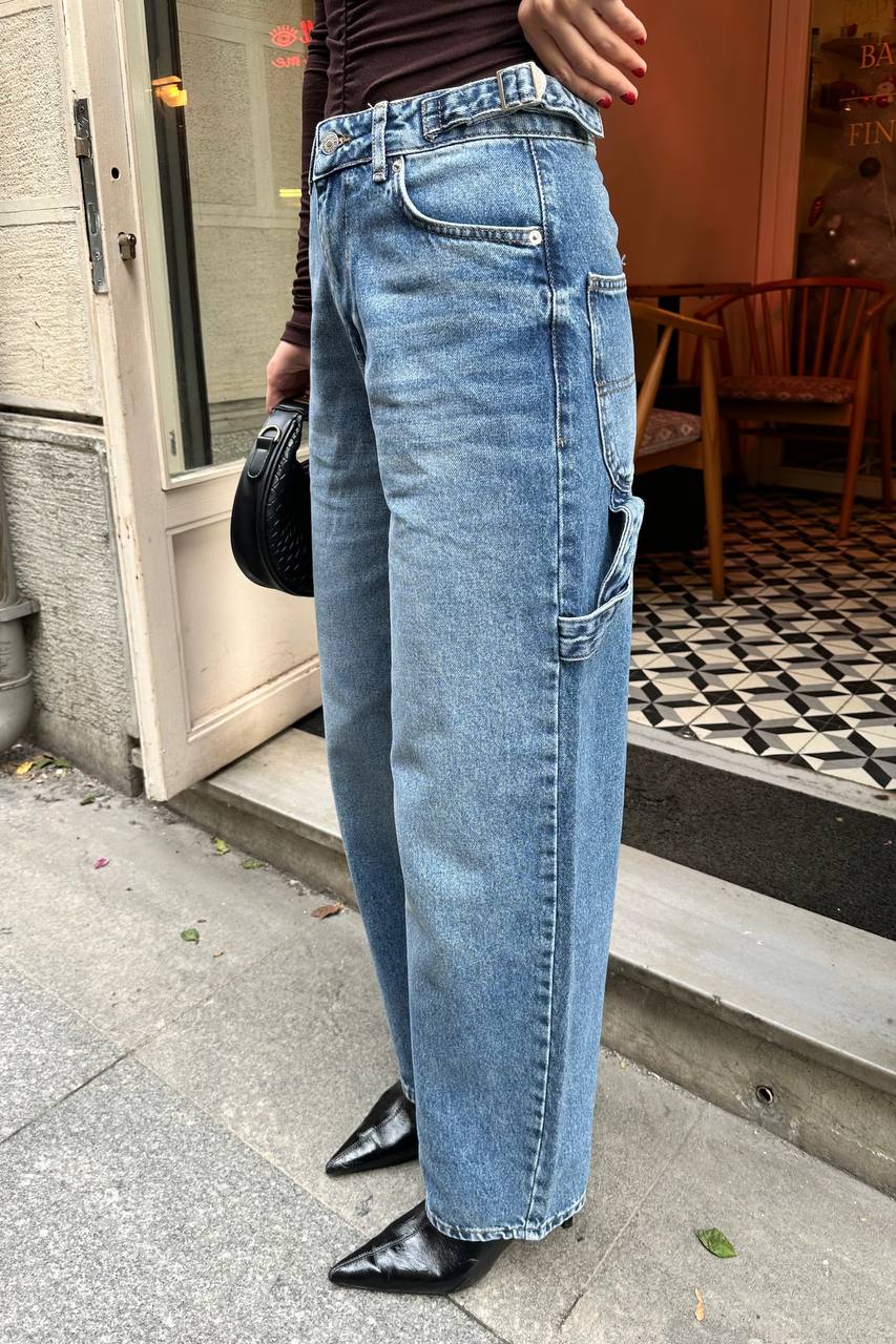 SIDE BUCKLE MOM JEANS
