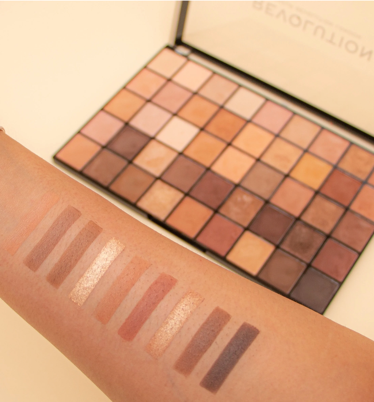 REVOLUTION MAXI RELOADED EYESHADOW PALETTE