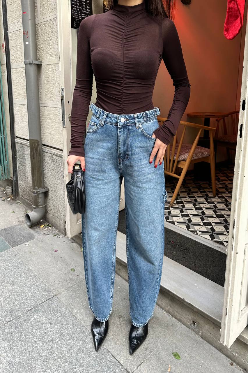 SIDE BUCKLE MOM JEANS