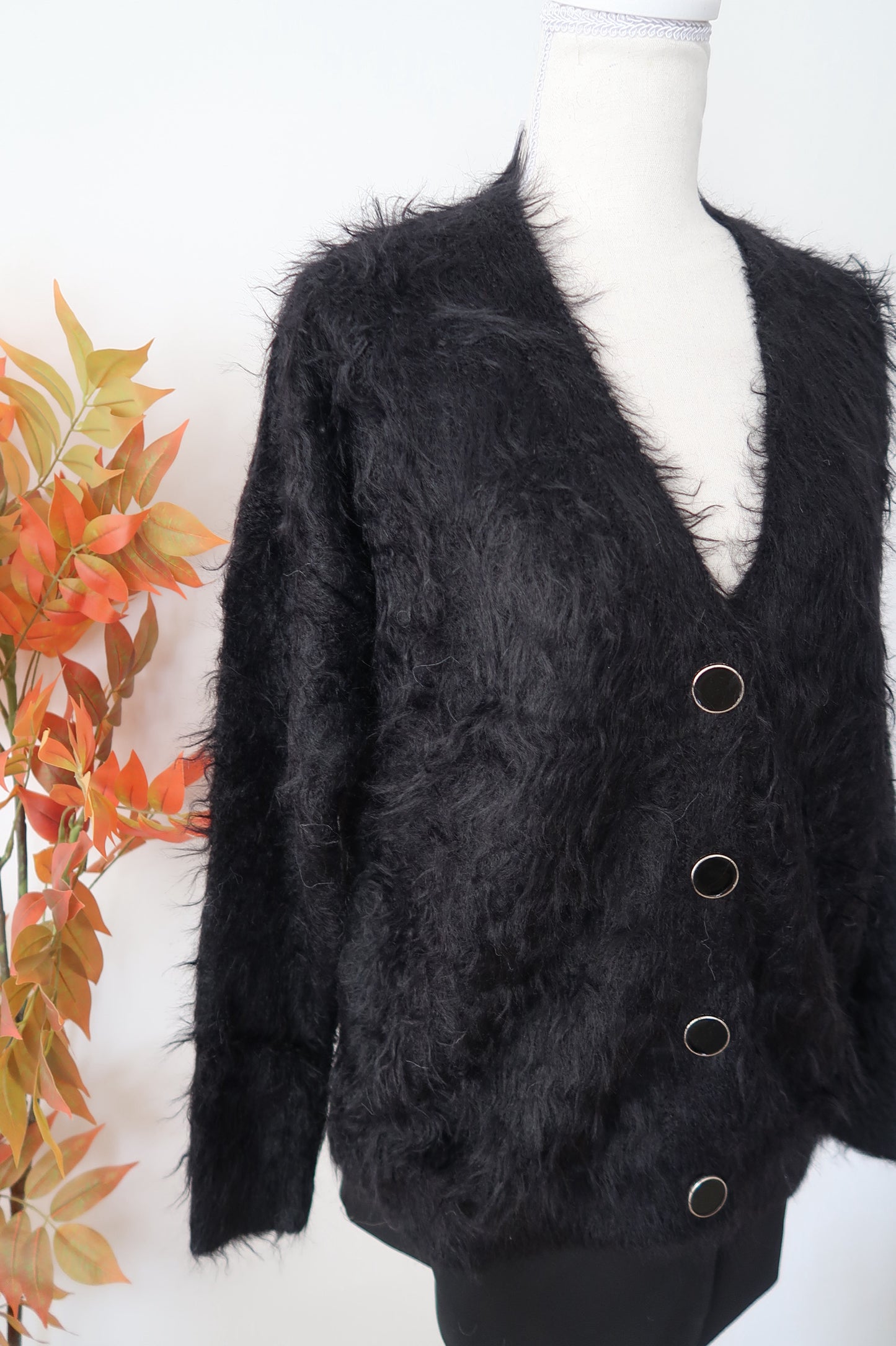 DARA FUZZY V NECK CARDIGAN