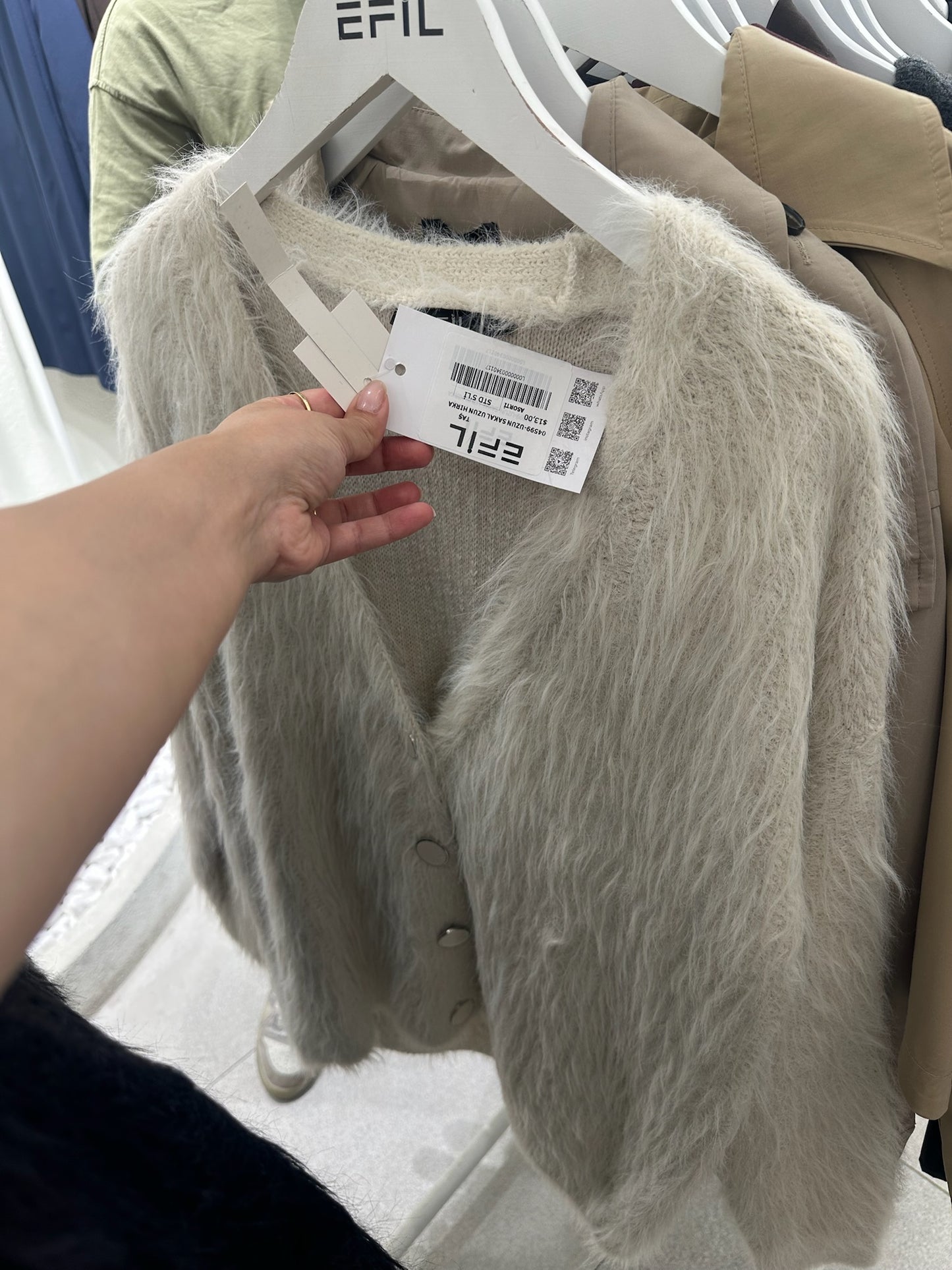 DARA FUZZY V NECK CARDIGAN