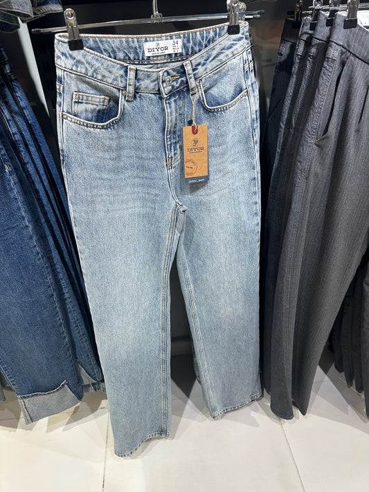 LUNA STRAIGHT LEG JEANS