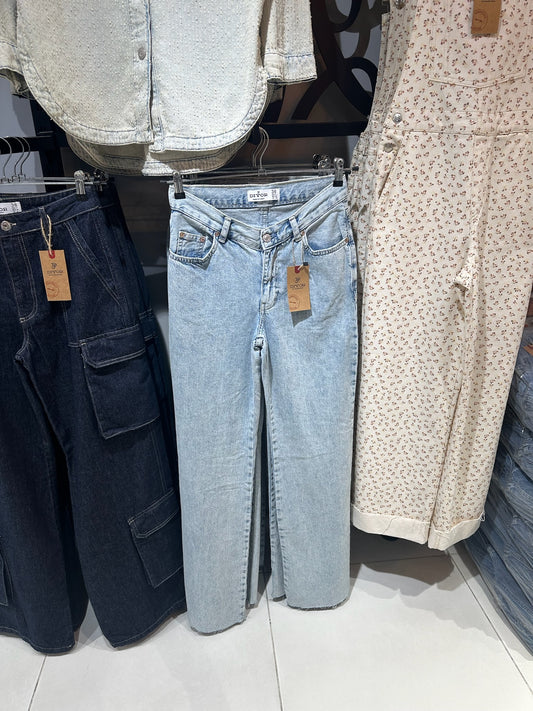 RAZAN ASYMMETRICAL JEANS