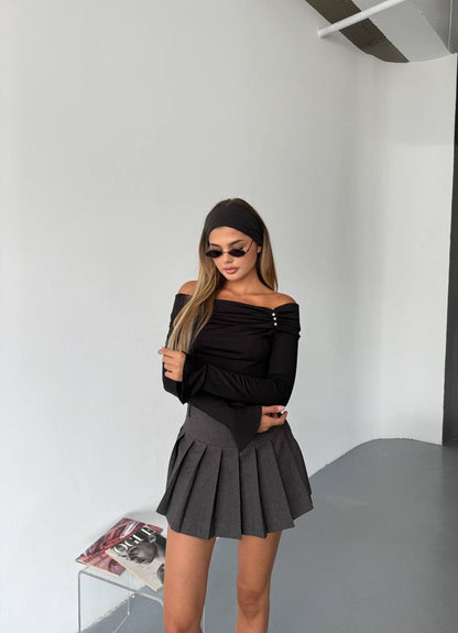 MADONNA OFF SHOULDER TOP